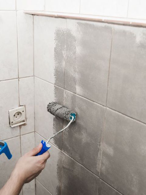 Pintar azulejos baño en gris